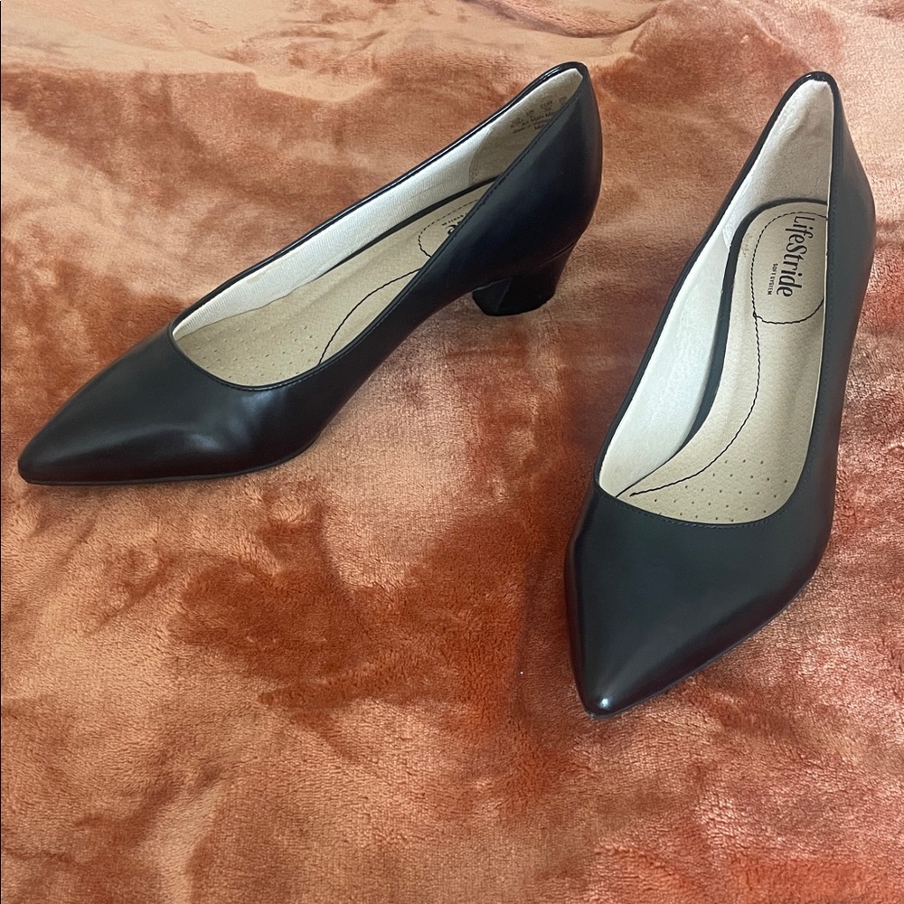Life Stride Classic Black Heels
